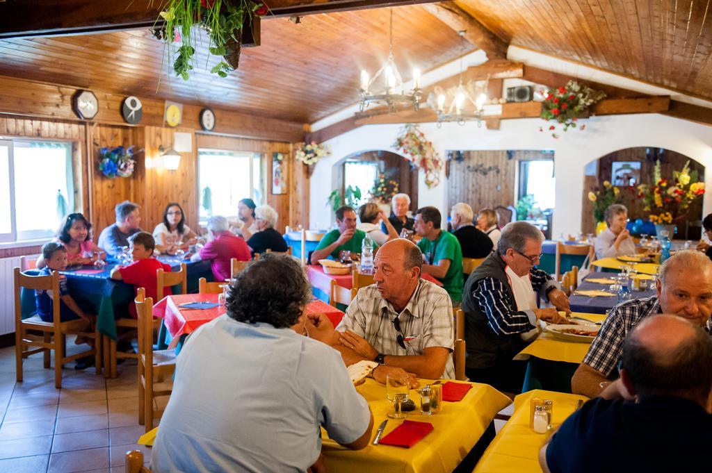 Villaggio Turistico Camping Cervino Antey-Saint-André Buitenkant foto