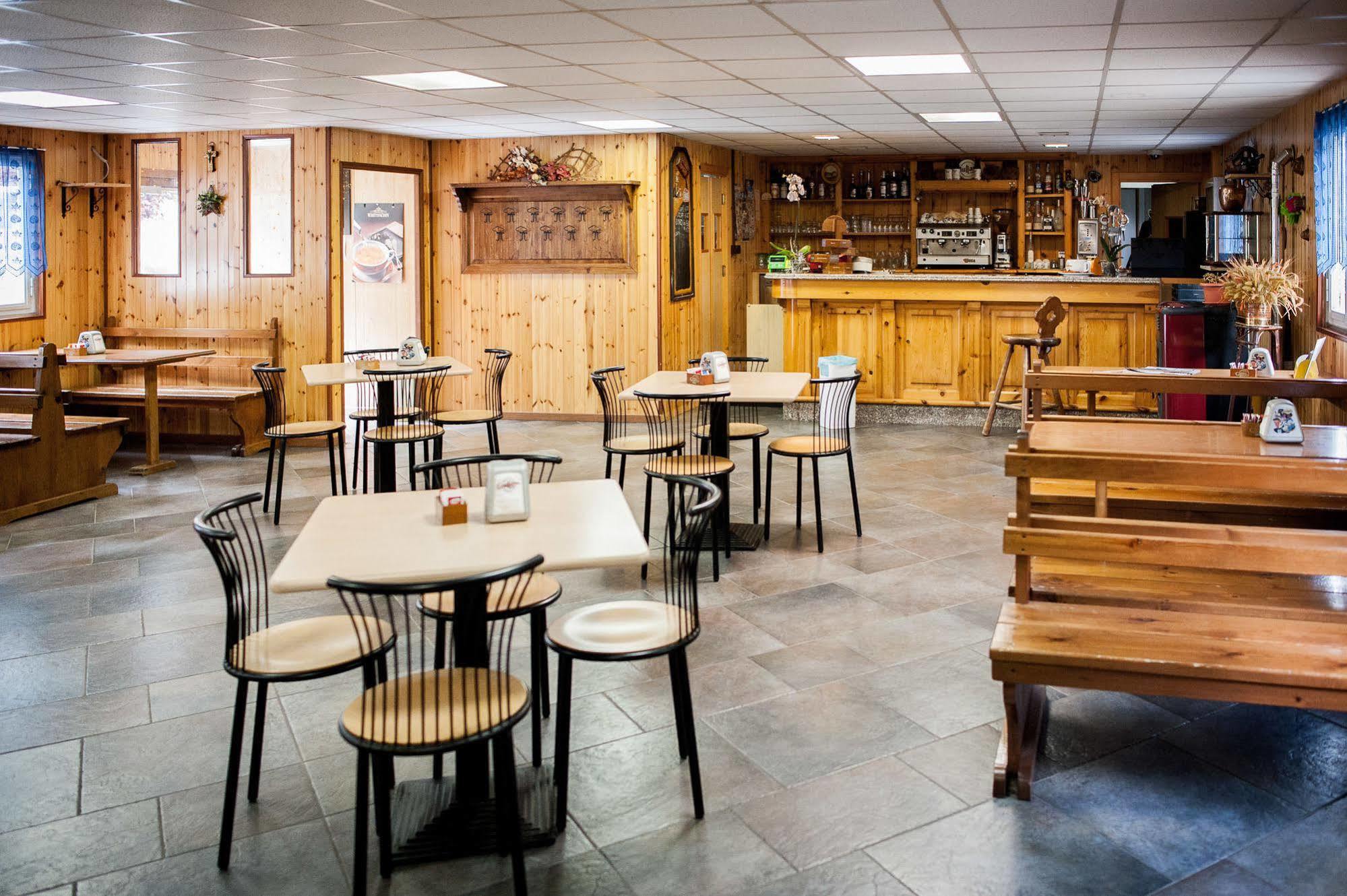 Villaggio Turistico Camping Cervino Antey-Saint-André Buitenkant foto